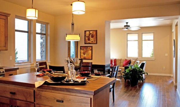 Choosing-between-vinyl-and-aluminum